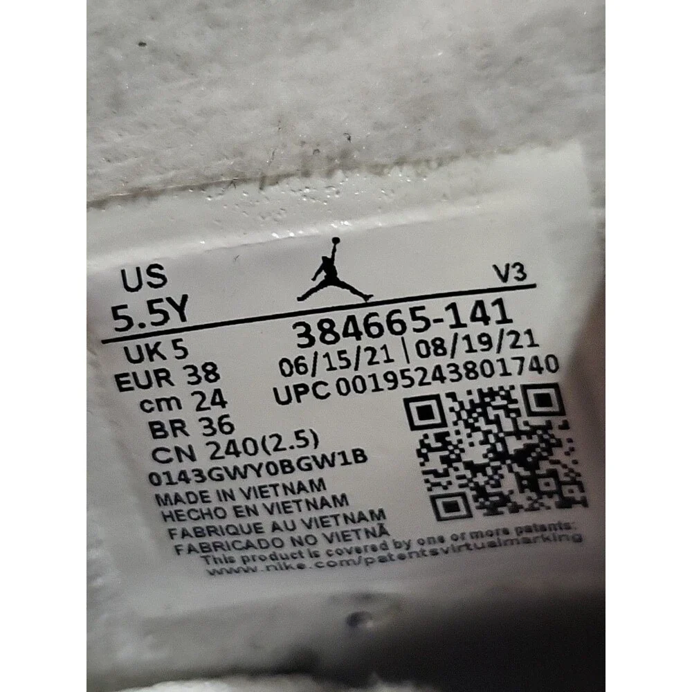 Nike  Air Jordan 6 (384665-141) White Basketball Shoes Size Youth 5.5Y